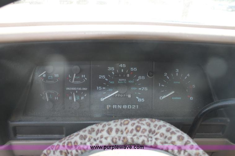 image for item G4585 1994 Ford Explorer XLT SUV