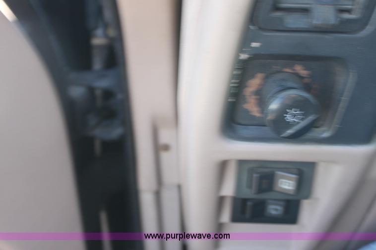 image for item G4585 1994 Ford Explorer XLT SUV