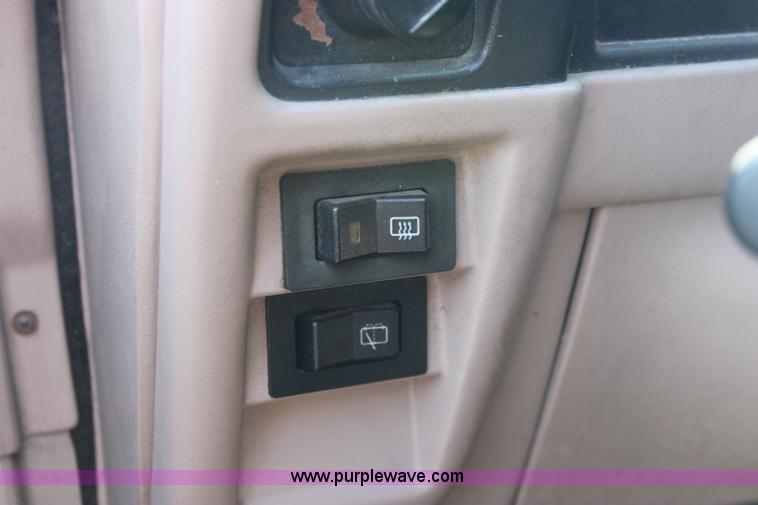 image for item G4585 1994 Ford Explorer XLT SUV