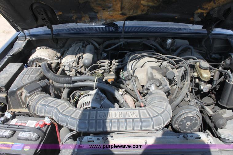 image for item G4585 1994 Ford Explorer XLT SUV