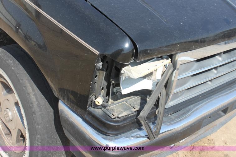 image for item G4585 1994 Ford Explorer XLT SUV