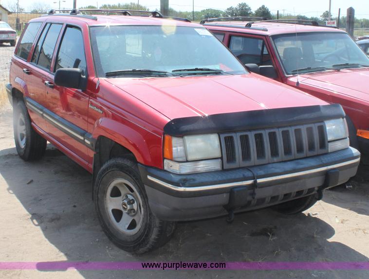 image for item G4586 1995 Jeep Grand Cherokee SE SUV
