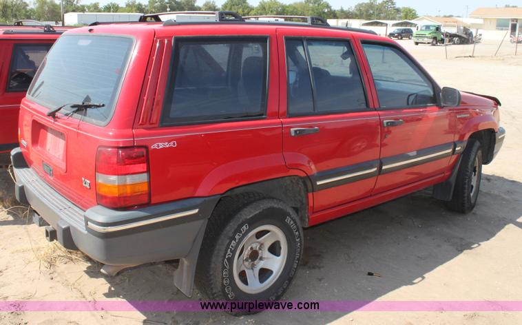 image for item G4586 1995 Jeep Grand Cherokee SE SUV