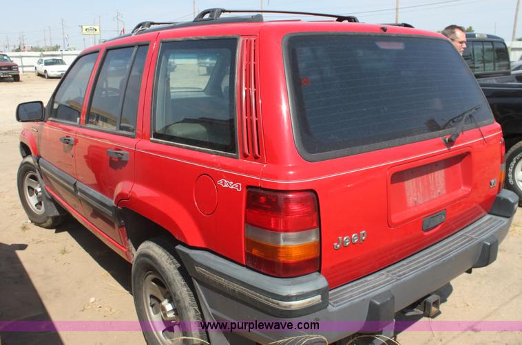 image for item G4586 1995 Jeep Grand Cherokee SE SUV