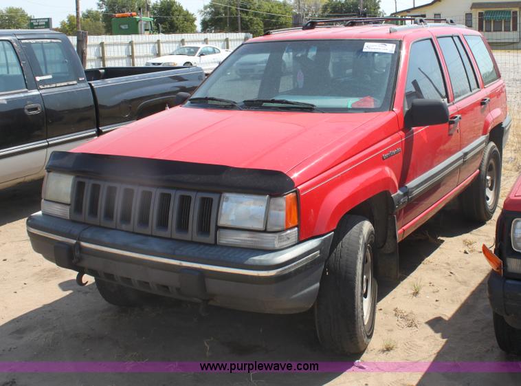 image for item G4586 1995 Jeep Grand Cherokee SE SUV