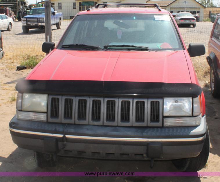 image for item G4586 1995 Jeep Grand Cherokee SE SUV