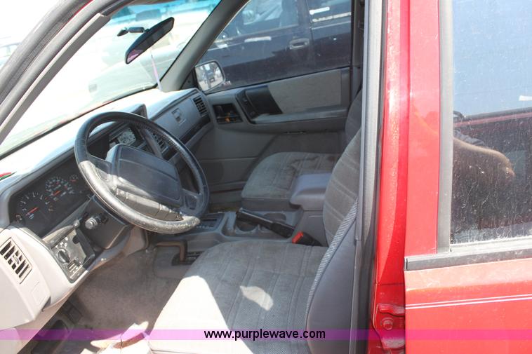 image for item G4586 1995 Jeep Grand Cherokee SE SUV