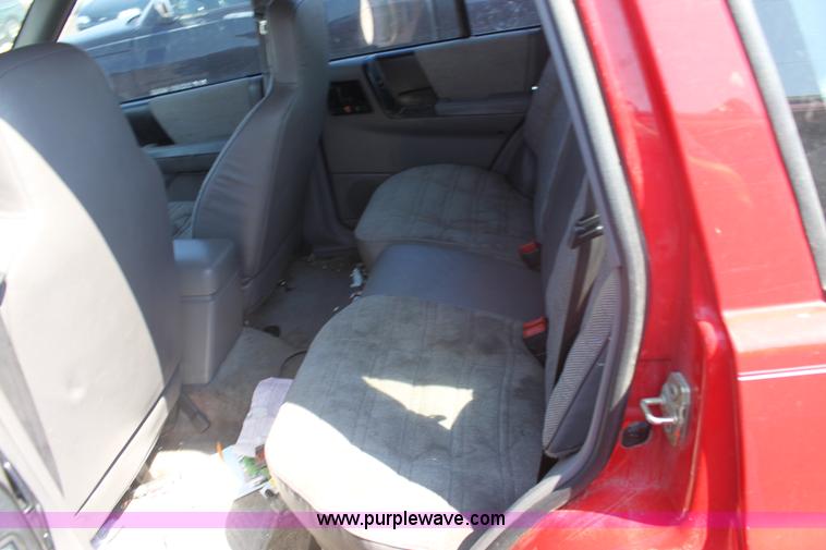 image for item G4586 1995 Jeep Grand Cherokee SE SUV