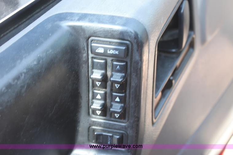 image for item G4586 1995 Jeep Grand Cherokee SE SUV