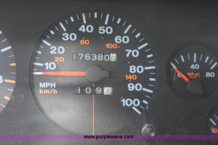 image for item G4586 1995 Jeep Grand Cherokee SE SUV