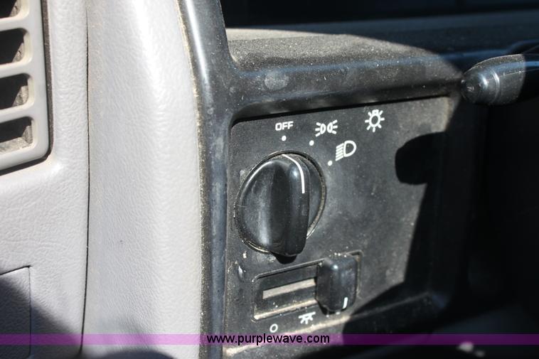 image for item G4586 1995 Jeep Grand Cherokee SE SUV