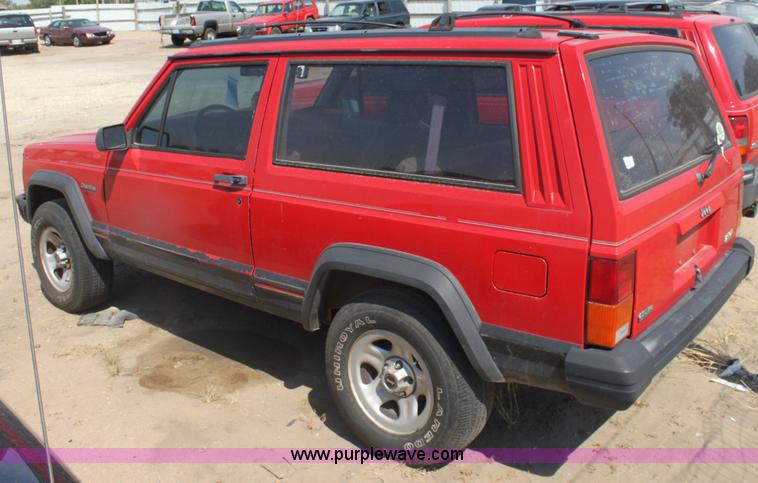 image for item G4587 1994 Jeep Cherokee Sport SUV