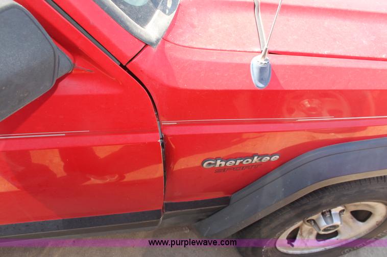 image for item G4587 1994 Jeep Cherokee Sport SUV