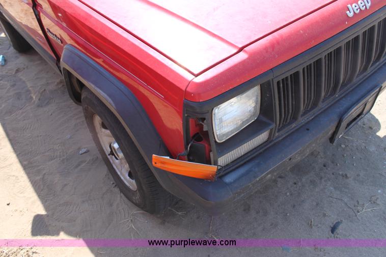 image for item G4587 1994 Jeep Cherokee Sport SUV