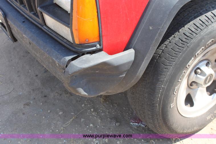 image for item G4587 1994 Jeep Cherokee Sport SUV