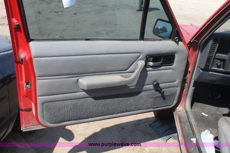 image for item G4587 1994 Jeep Cherokee Sport SUV