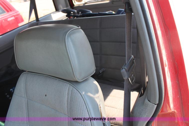 image for item G4587 1994 Jeep Cherokee Sport SUV