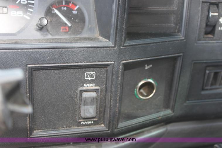 image for item G4587 1994 Jeep Cherokee Sport SUV