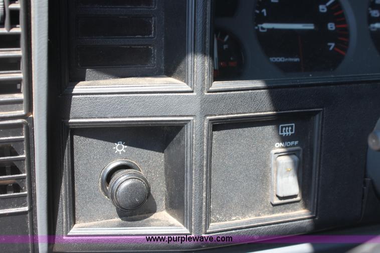 image for item G4587 1994 Jeep Cherokee Sport SUV