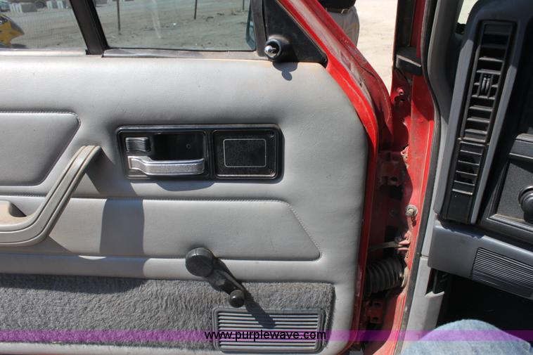 image for item G4587 1994 Jeep Cherokee Sport SUV