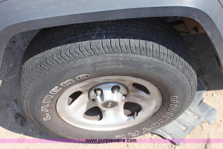 image for item G4587 1994 Jeep Cherokee Sport SUV