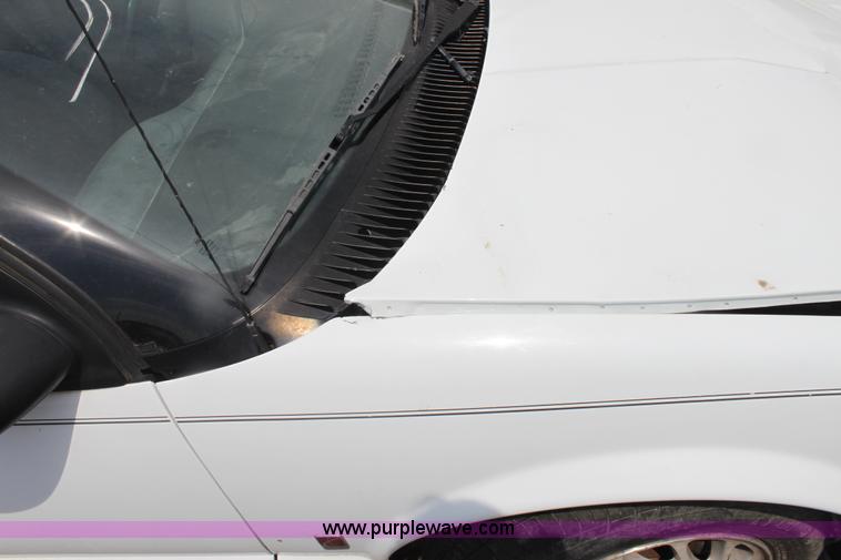 image for item G4589 1995 Saturn SL2