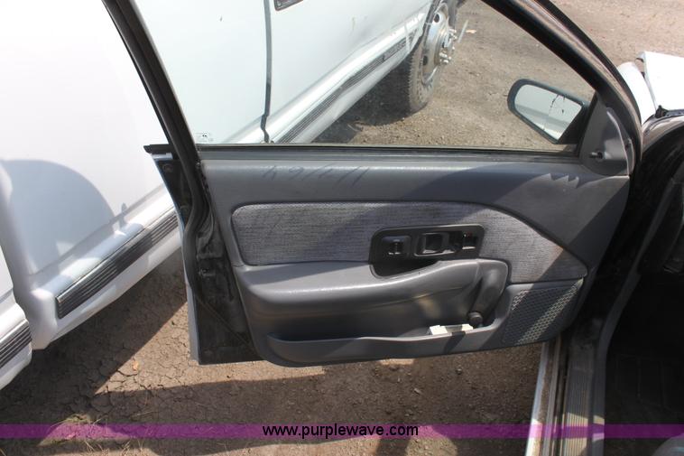 image for item G4589 1995 Saturn SL2