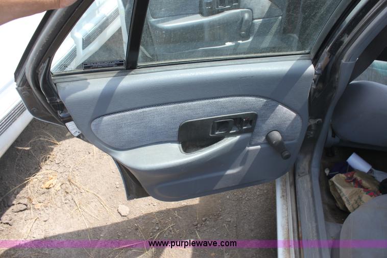 image for item G4589 1995 Saturn SL2