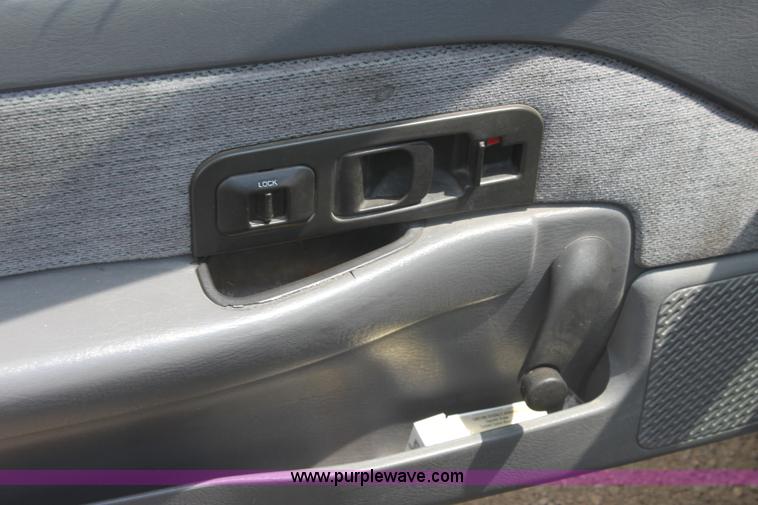 image for item G4589 1995 Saturn SL2