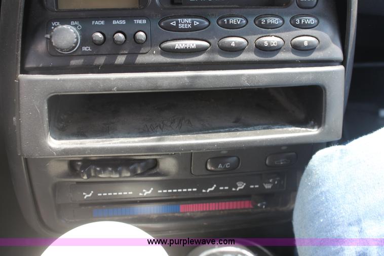 image for item G4589 1995 Saturn SL2