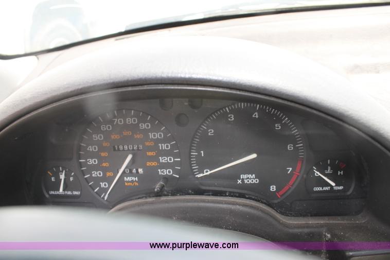 image for item G4589 1995 Saturn SL2