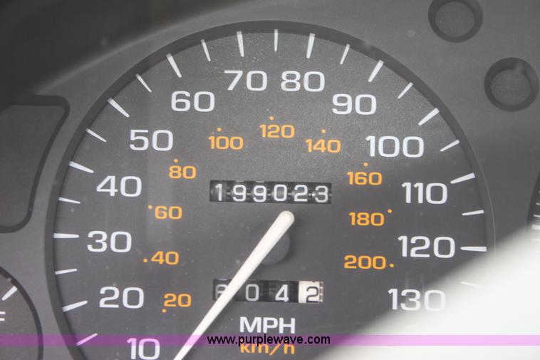 image for item G4589 1995 Saturn SL2