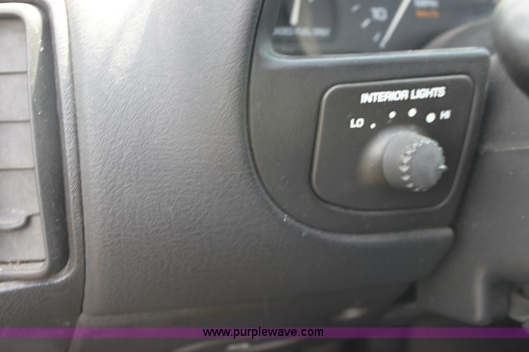 image for item G4589 1995 Saturn SL2