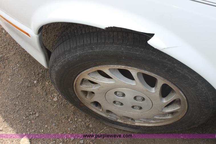 image for item G4589 1995 Saturn SL2