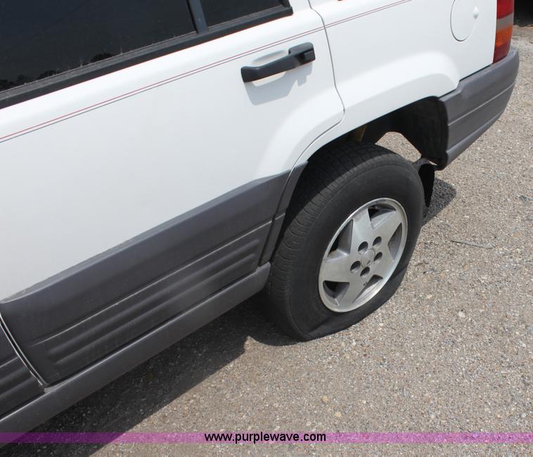 image for item G4590 1996 Jeep Grand Cherokee Laredo SUV