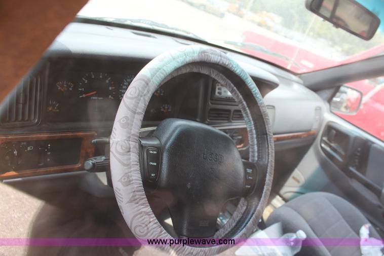 image for item G4590 1996 Jeep Grand Cherokee Laredo SUV