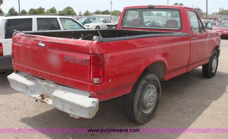 image for item G4591 1992 Ford F250 Custom pickup truck