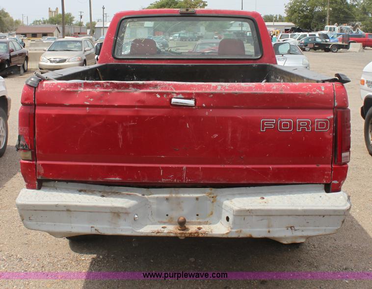 image for item G4591 1992 Ford F250 Custom pickup truck