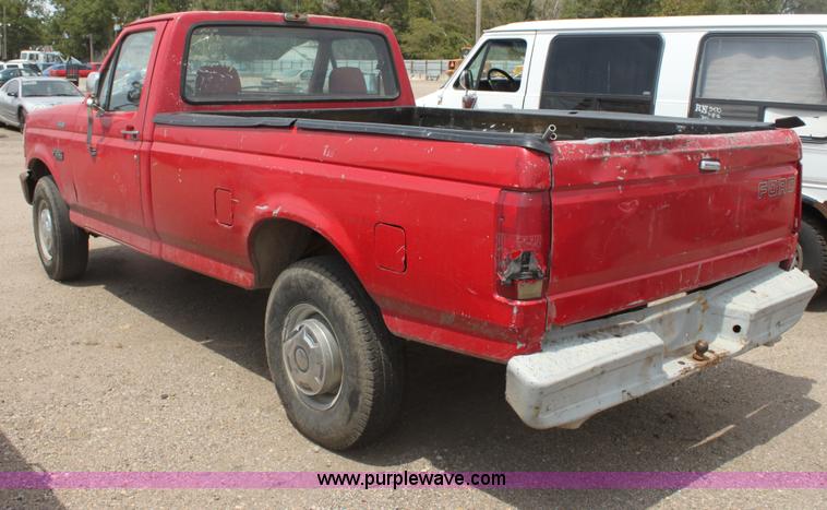 image for item G4591 1992 Ford F250 Custom pickup truck