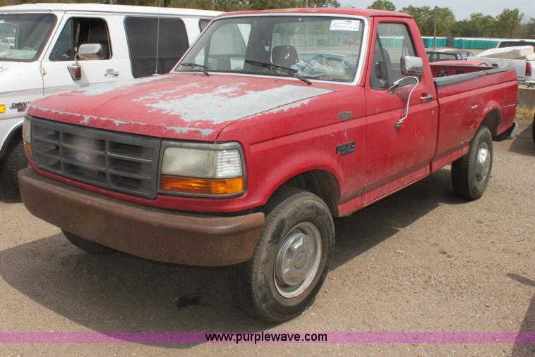 image for item G4591 1992 Ford F250 Custom pickup truck
