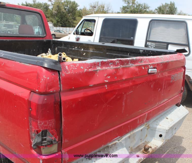 image for item G4591 1992 Ford F250 Custom pickup truck