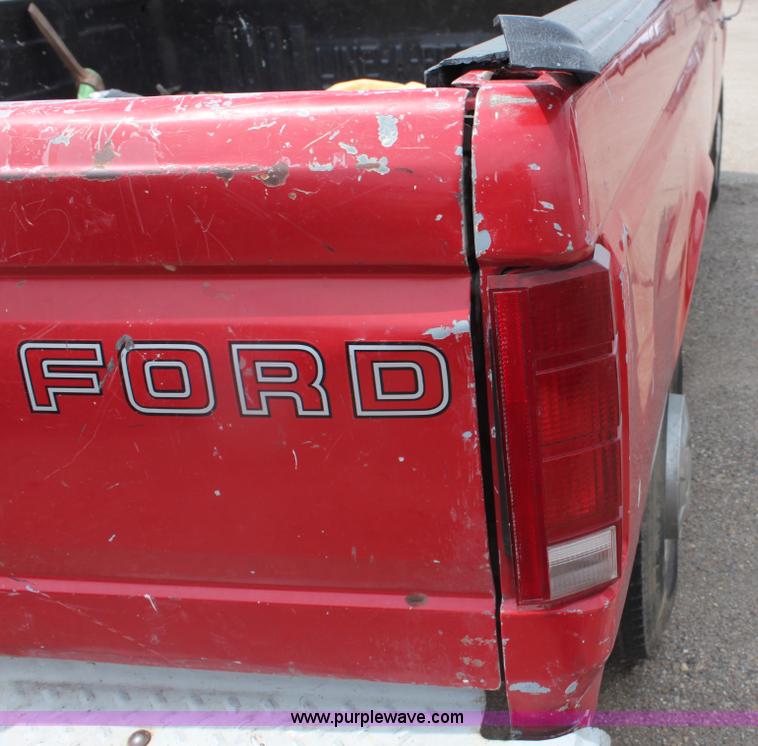 image for item G4591 1992 Ford F250 Custom pickup truck