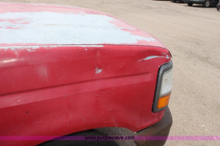 image for item G4591 1992 Ford F250 Custom pickup truck