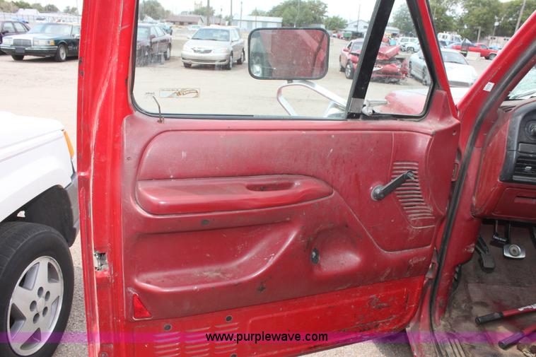 image for item G4591 1992 Ford F250 Custom pickup truck