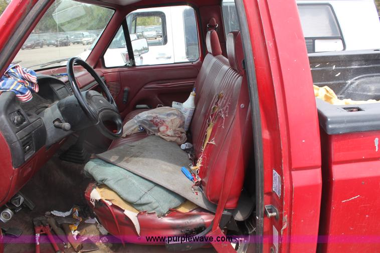 image for item G4591 1992 Ford F250 Custom pickup truck