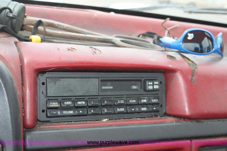 image for item G4591 1992 Ford F250 Custom pickup truck