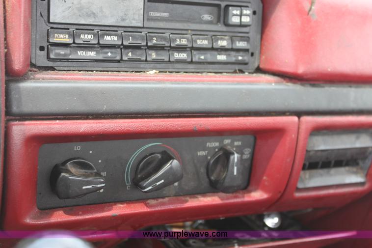 image for item G4591 1992 Ford F250 Custom pickup truck