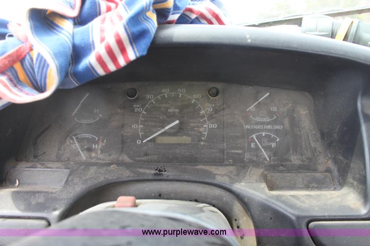 image for item G4591 1992 Ford F250 Custom pickup truck