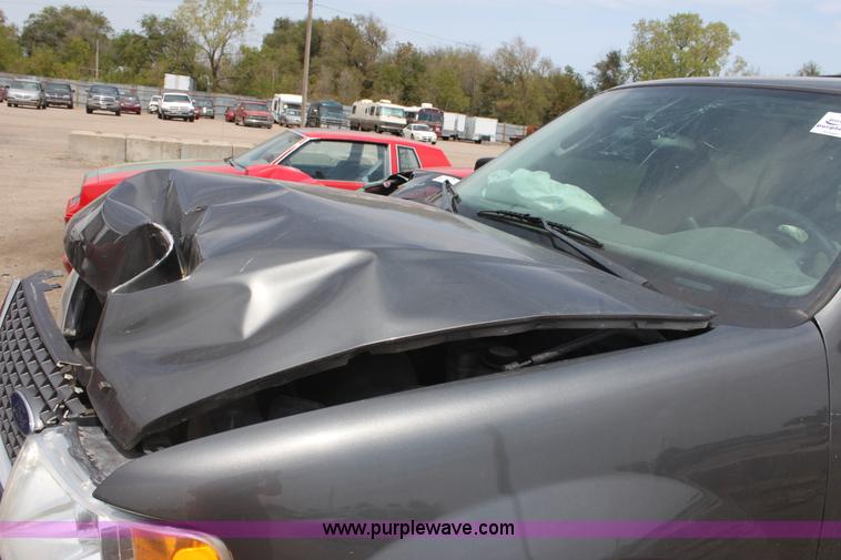 image for item G4593 2004 Ford Expedition XLT SUV