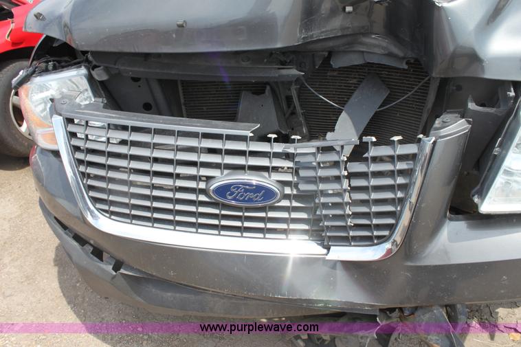 image for item G4593 2004 Ford Expedition XLT SUV